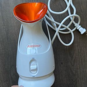 Facial steamer